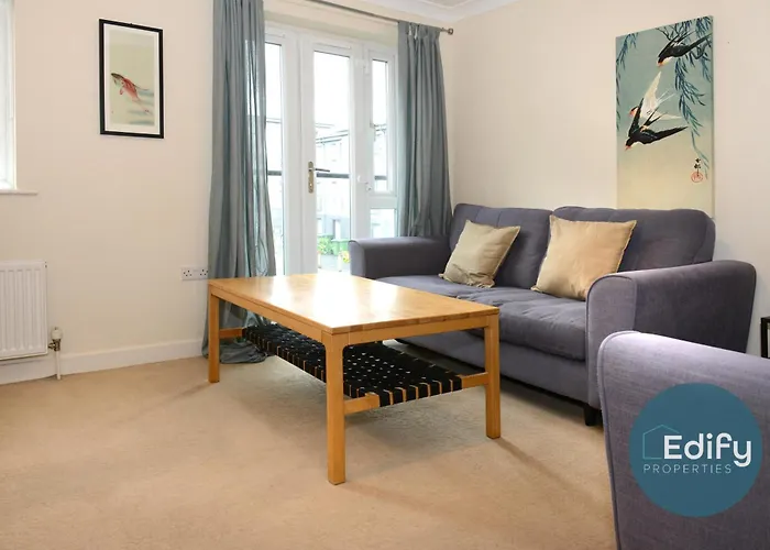 City Centre, Sleeps 8, Free Parking