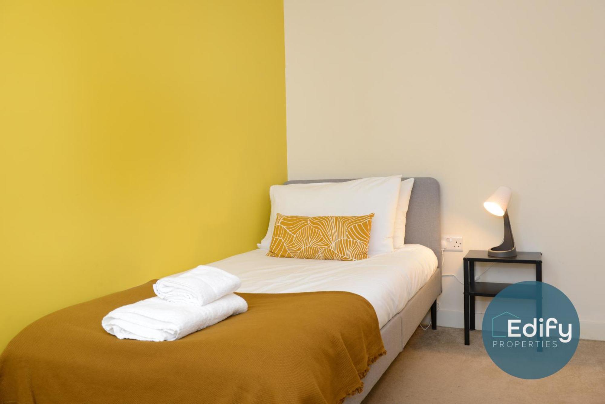 Centre, Sleeps 8, Free Parking Hébergement de vacances Southampton